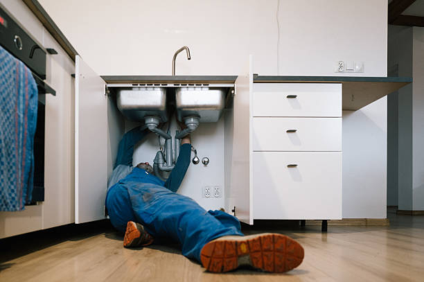 Professional Emergency Plumber technician working in Willowbrook, IL